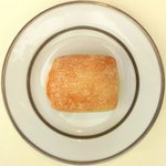 レストランひらまつ レゼルヴ - 特別ランチ<平日限定> 1980円 の自家製パン(1回目)