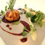 レストランひらまつ レゼルヴ - 特別ランチ<平日限定> 1980円 の牛肉のパイ包み 赤ワインソース