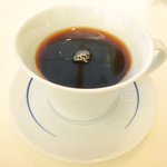 レストランひらまつ レゼルヴ - 特別ランチ<平日限定> 1980円 のコーヒー