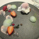 レストラン 間 - 苺のデザート　「和」のエッセンス