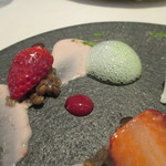 レストラン 間 - 苺のデザート　「和」のエッセンス