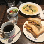 童夢 - カレー風味オムライスとサンドイッチのランチ