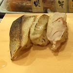 寿司 魚がし日本一 - 塩炙り３貫セット（びんちょうまぐろ・えんがわ・〆さば）300円(税別)
