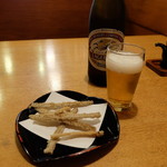 Yamagataya - 骨せんべいつきの瓶ビール（５５０円）