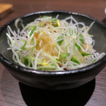 銀座 あまくさ 青山外苑 - 下駄に残ったつまは、後にわさびドレッシング和えのサラダに変身