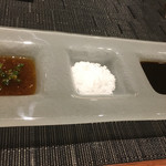 串揚 よし田 - 紅葉おろしポン酢、岩塩、ソース
