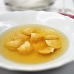 ペレグリーノ - 長野県産ぎたろう軍鶏を丸ごと一羽煮だしたブロード　パルマ伝統の小さなラヴィオリ　’カペレッティ’　と共に