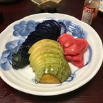 奥ながら - お漬け物（茄子、赤カブ、瓜）