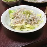 奥ながら - 春キャベツとしらす
      あっさりと柔らかな春キャベツが身体を引き締めます