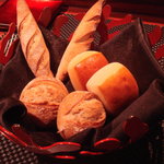 ラトリエ ドゥ ジョエル・ロブション - パンの盛り合わせ