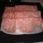 瀬里奈 - 神戸牛の最優秀賞受賞牛サーロインのしゃぶしゃぶ肉・その１です。見た目は特撰牛サーロインと変わりません。