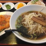 Shou ryuu - エビチリ定食600円、150円＋でスープがラーメンに（醤油）