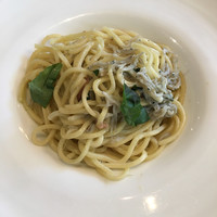 クッチーナ イタリアーナ アリア 六本木 - ランチメイン(しらすとバジルのオイルパスタ)@1,580