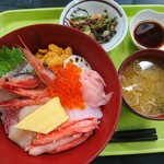 うみてらす名立 名立漁港直送 地魚専門店 - 地魚漁師丼　1400円