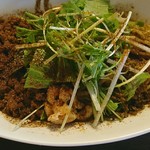 四川担担麺 阿吽 - 黒つゆ無し担担麺(辛さ4、痺れ5) 900円