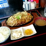 楽庵 - 料理写真:焼きそば定食750円