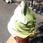 おとうふ市場 大まめ蔵 - 豆乳入りミックスソフトクリーム(税抜300円)