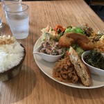 カメイノ食堂 - おそうざいとデザートのプレート