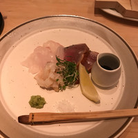 笹組 調整 - お造り 醤油は手前の刷毛でつけます