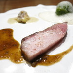 バスク豚ロースのロースト　ふき味噌のソース　36時間火入れしたバスク豚の塩漬け　春キャベツ入り　春キャベツ巻き　アルザスのニョッキ　豆乳のソース