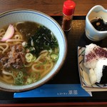 レストラン潮風 - 肉うどんとむすびセット