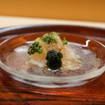 松川 - 伊勢えび昆布締め、花山椒と海苔を添えて