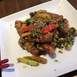 豊栄 - 「豚フィレのパクチー炒め」！
      パプリカ二種、エリンギ、アスパラ入り。
      彩りも綺麗、とても美味しい逸品です。