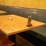 ボ・タンバリン・カフェ - 壁面テーブル席