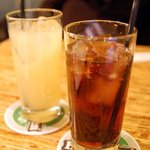 ボ・タンバリン・カフェ - コーラとグレープフルーツジュース