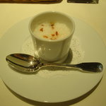 レストラン リューズ - アミューズ ブーシュ(キノコのフラン カリカリベーコンとエスプーマ(正式名称は不明))。