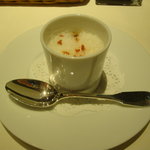 レストラン リューズ - アミューズ ブーシュ(キノコのフラン カリカリベーコンとエスプーマ(正式名称は不明))。