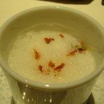 アミューズ ブーシュ(キノコのフラン カリカリベーコンとエスプーマ(正式名称は不明))。