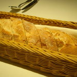 レストラン リューズ - 自家製パン。