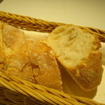 レストラン リューズ - 自家製パン。