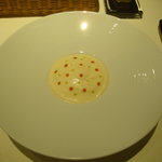 レストラン リューズ - フランス産ホワイトアスパラガスのババロアとずわい蟹のアンサンブル。