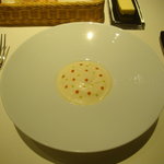 レストラン リューズ - フランス産ホワイトアスパラガスのババロアとずわい蟹のアンサンブル。