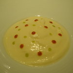 レストラン リューズ - フランス産ホワイトアスパラガスのババロアとずわい蟹のアンサンブル。