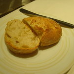 レストラン リューズ - 自家製パン。