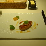 レストラン リューズ - フランス産フォアグラのソテー　金柑のコンポートとルッコラをあしらって。