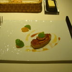 レストラン リューズ - フランス産フォアグラのソテー　金柑のコンポートとルッコラをあしらって。