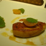 レストラン リューズ - フランス産フォアグラのソテー　金柑のコンポートとルッコラをあしらって。