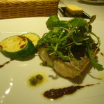 レストラン リューズ - 長崎産サワラのポワレ　ズッキーニと生姜風味のコンディメントを添えて。