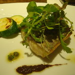 レストラン リューズ - 長崎産サワラのポワレ　ズッキーニと生姜風味のコンディメントを添えて。