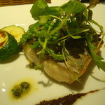 レストラン リューズ - 長崎産サワラのポワレ　ズッキーニと生姜風味のコンディメントを添えて。