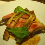 レストラン リューズ - 仔羊背肉のロースト　ポテトのフォンダン　レモンのアクセント。