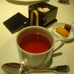 レストラン リューズ - 紅茶と小菓子。