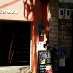 コチラのビルの２Fです