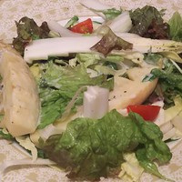 リオ・ブルーイング・コー ビストロアンドガーデン 東京ミッドタウン - 石窯で焼いた筍とゴルゴンゾーラのサラダ