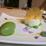 カーサ・デル・チーボ - パイナップルのムース バジリコのソルベ添え