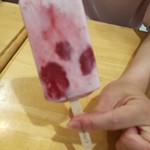 ぷるみえーる - 料理写真:ラクトアイスあまおう&ミルク 350円